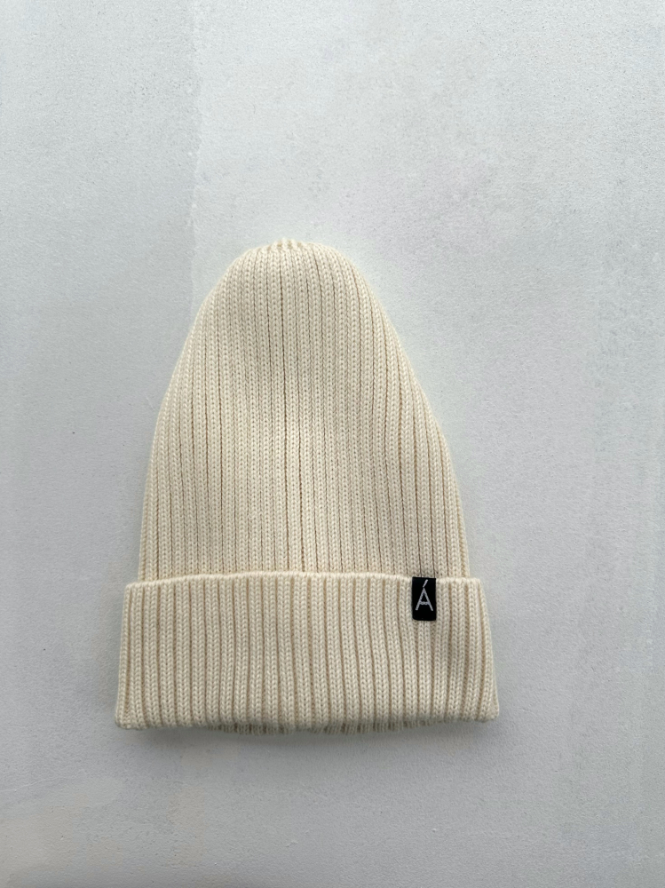 Шапка молочная ALÁBEL