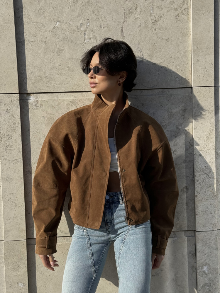 Косуха из замши коричневая ALÁBEL