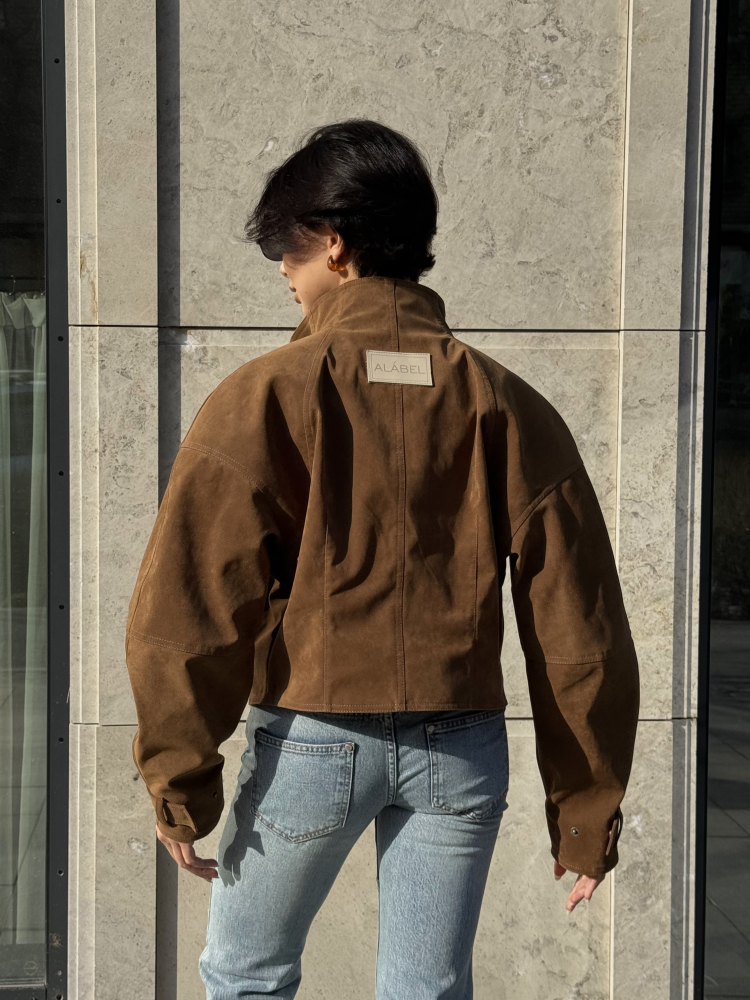 Косуха из замши коричневая ALÁBEL