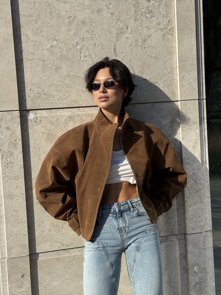 Косуха из замши коричневая ALÁBEL